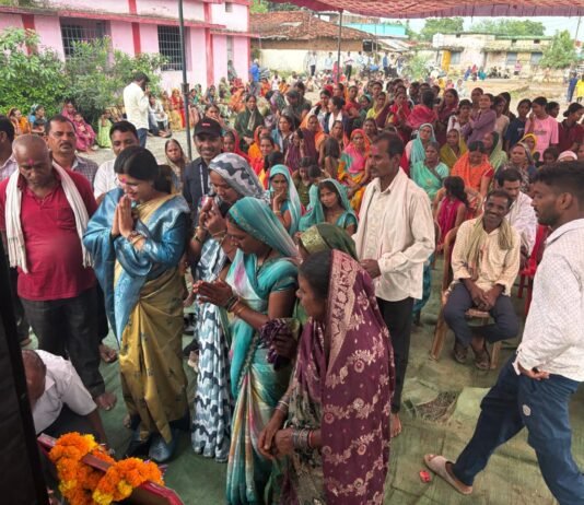 राजनांदगांव: परसाही स्कूल परिसर में टीन शेड निर्माण का भूमिपूजन, विधायक हर्षिता स्वामी बघेल ने कहा—विद्यार्थियों और ग्रामीणों को मिलेगी सुविधा…