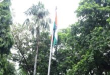 राजनांदगांव: कलेक्टर ने अपने निवास में किया ध्वजारोहण…