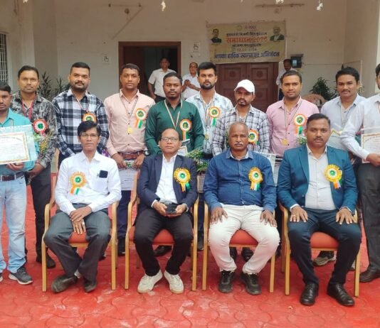 राजनांदगांव: स्वतंत्रता दिवस पर क्षेत्रीय प्रशासनिक भवन में मुख्य अभिंयता एच. के. मेश्राम ने किया ध्वजारोहण…