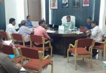 महापौर ने निर्माण कार्य मेें प्रगति लाने, चलते बारिश एवं आगामी त्योहार व गणेश पर्व को देखते हुये पेचवर्क करने, विद्युत व्यवस्था दुरूस्त करने के दिये निर्देश…
