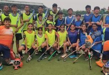 राजनांदगांव: पटरी पार के खिलाड़ियों ने अंतर्राष्ट्रीय हॉकी स्टेडियम में हॉकी मैच खेलकर मनाया खेल दिवस…