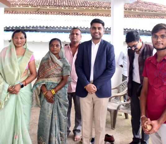राजनांदगांव: कलेक्टर ग्राम कल्लूबंजारी में प्रधानमंत्री आवास के गृह प्रवेश में हुए शामिल…