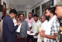 राजनांदगांव: कलेक्टर ने जनदर्शन में सुनी नागरिकों की समस्याएं…