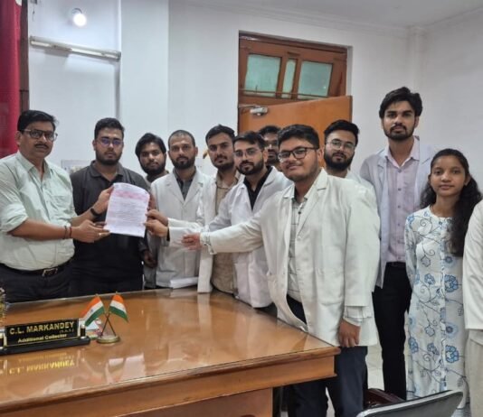 राजनांदगांव:इंटर्न डॉक्टरों ने स्टाइपेंड बढ़ाने की मांग को लेकर खोला मोर्चा, आज से अनिश्चितकालीन हड़ताल…