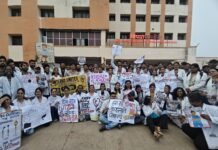 राजनांदगांव: जीएमसी राजनांदगांव में इंटर्न डॉक्टरों की हड़ताल का चौथा दिन, बाइक रैली निकालकर जताई एकजुटता…