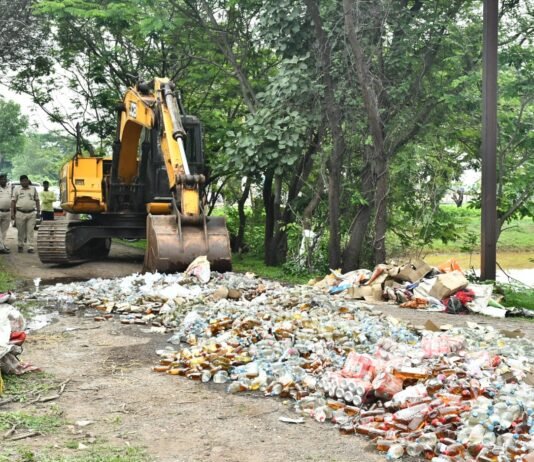 राजनांदगांव: 24 लाख की जब्त शराब का नष्टीकरण, राजनांदगांव पुलिस का अवैध कारोबार पर सख्त प्रहार…