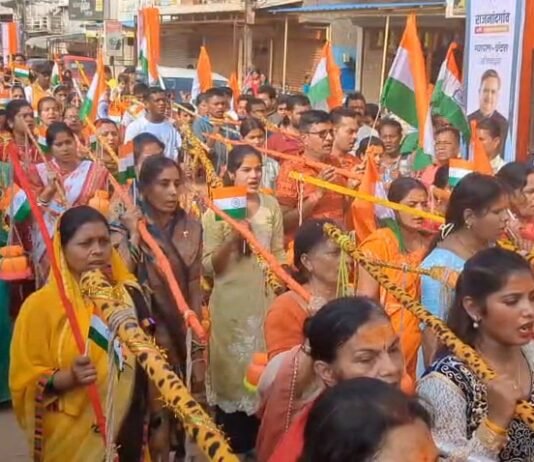 राजनांदगांव : देश भक्ति के जोश के साथ राष्ट्रगीत राष्ट्रगान हुआ तिरंगा कावड़ यात्रा में डॉ रमन सिंह ने किया स्वागत…