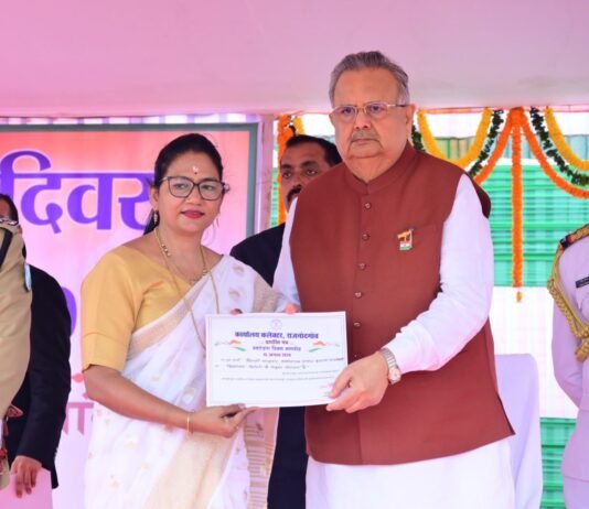 राजनांदगांव: जिला स्तरीय स्वतंत्रता दिवस समारोह में दिव्यांगजन कल्याण में उल्लेखनीय कार्य के लिए उप संचालक वैशाली मरडवार सम्मानित…