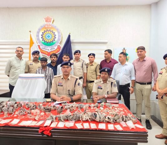 खैरागढ़:अंतर्राज्यीय चोर गिरोह का पर्दाफाश, ज्वेलरी दुकान में चोरी के तीन आरोपी गिरफ्तार…