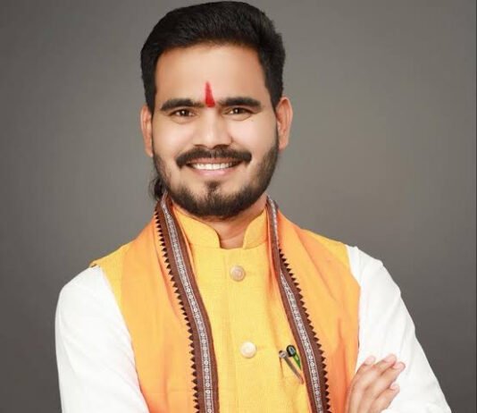 गरियाबंद में बड़ा सड़क हादसा, जिला पंचायत अध्यक्ष गौरी शंकर कश्यप बाल-बाल बचे…