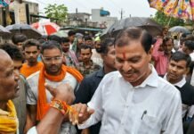 राजनांदगांव: छह माह से सड़क बदहाल, ग्रामीणों ने किया चक्काजाम; महापौर मधुसूदन यादव की समझाइश के बाद समाप्त हुआ आंदोलन…