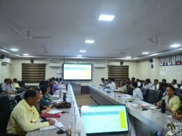 सीएम हेल्पलाइन सहित शिकायत पोर्टलों में प्राप्त शिकायतों का प्राथमिकता से करें निराकरण — कलेक्टर प्रजापति…