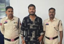 राजनांदगांव: चिखली शराब भट्ठी के पास चाकू लहराकर दहशत फैलाने वाला युवक गिरफ्तार…