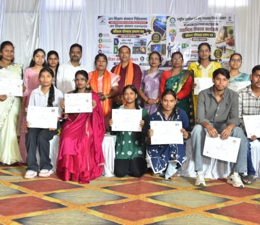 राजनांदगांव: उद्यमिता एवं कौशल प्रशिक्षण कार्यक्रम का भव्य प्रमाण पत्र वितरण समारोह संपन्न, सांसद संतोष पांडेय ने प्रशिक्षणार्थियों को किया प्रेरित…