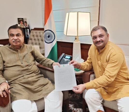 राजनांदगांव : संसदीय क्षेत्र के सड़को के उन्न्यन हेतु गडकरी से मिले संासद संतोष पान्डेय…