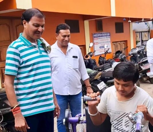 राजनांदगॉव: जनदर्शन में महापौर के हाथों ट्राईसाईकल पाकर दिव्यांग के चहरे पर झलकी खुशी…