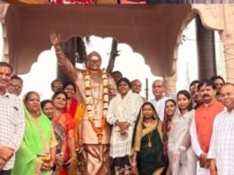 राजनांदगांव: अटल जी की पुण्यतिथि पर महापौर ने उनकी प्रतिमा पर माल्यार्पण कर किया नमन…