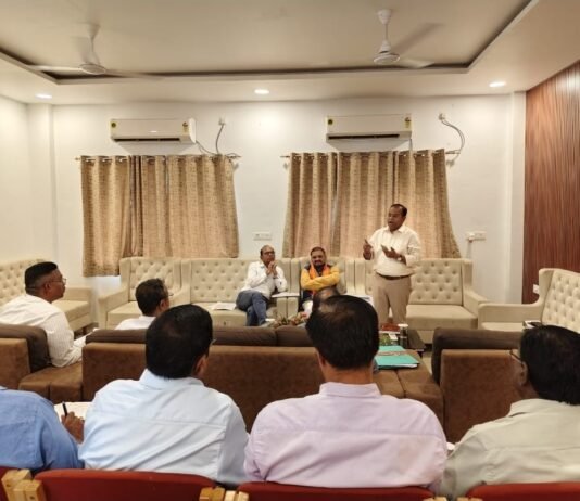 राजनांदगांव: चार जिलों में विद्युत विकास को मिलेगी नई रफ्तार, सांसद संतोष पाण्डे ने ली मैदानी अधिकारियों की समीक्षा बैठक…