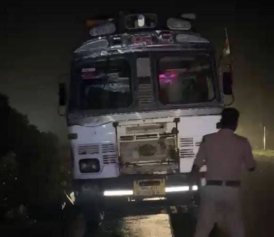 राजनांदगांव: NH-53 पर खतरनाक तरीके से वाहन खड़ा करना पड़ा भारी, चालक के खिलाफ अपराध दर्ज…