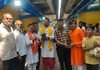 राजनांदगांव: गणेश प्रतिमा लेने पहुंचे श्रद्धालुओं को बांटे निःशुल्क पौधे, पर्यावरण संरक्षण का दिया संदेश…
