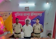 राजनांदगांव: खंडहर मकान से 614 पाव अवैध शराब बरामद, फरार आरोपी 8 दिन बाद गिरफ्तार…