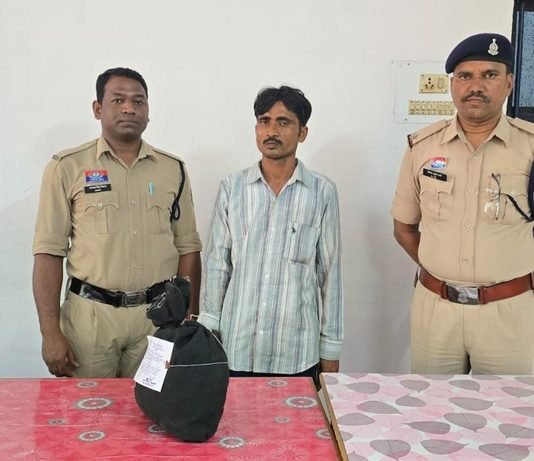 राजनांदगांव: गांजा बिक्री की फिराक में था आरोपी, पुलिस ने घेराबंदी कर 1.518 किलो गांजा किया जब्त…