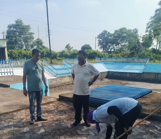 राजनांदगांव: गणेश विसर्जन झाकी मार्ग देख आयुक्त मरकाम ने पेचवर्क पूर्ण कर मार्ग की झाडिया छटनी करने, विसर्जन कुंड की सफाई के दिये निर्देश…
