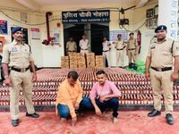 राजनांदगांव: अवैध शराब नेटवर्क पर पुलिस का शिकंजा, 9,600 बोतल समेत दो आरोपी गिरफ्तार…