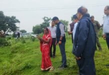 राजनांदगांव: कलेक्टर ने ग्राम भर्रेगांव में विभिन्न योजनाओं एवं संस्थाओं का किया निरीक्षण…