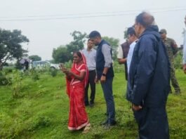 राजनांदगांव: कलेक्टर ने ग्राम भर्रेगांव में विभिन्न योजनाओं एवं संस्थाओं का किया निरीक्षण…