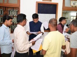 राजनांदगांव: कलेक्टर ने जनदर्शन में सुनी नागरिकों की समस्याएं…