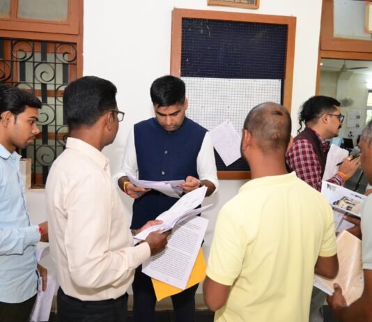 राजनांदगांव: कलेक्टर ने जनदर्शन में सुनी नागरिकों की समस्याएं…