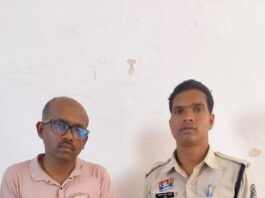 राजनांदगांव: LIC एजेंट ने पॉलिसीधारकों के पते की जगह अपना पता कराया दर्ज, ₹6.39 लाख की धोखाधड़ी के आरोप में गिरफ्तार…