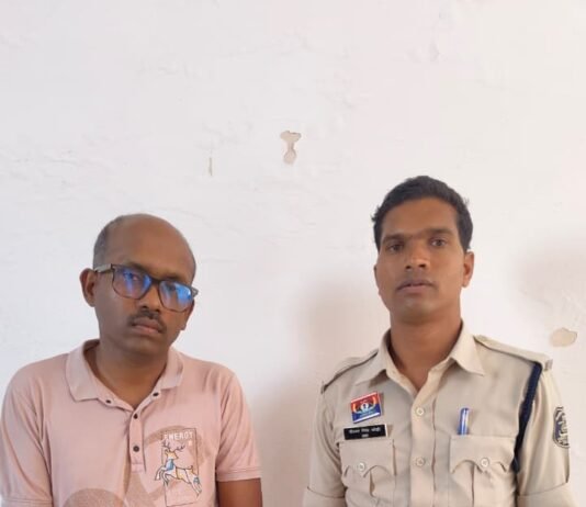 राजनांदगांव: LIC एजेंट ने पॉलिसीधारकों के पते की जगह अपना पता कराया दर्ज, ₹6.39 लाख की धोखाधड़ी के आरोप में गिरफ्तार…