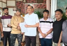 राजनांदगांव:चिखली वार्ड में व्याप्त समस्याओ की शिकायत लेकर महापौर के घर पहुॅचे वार्डवासी…