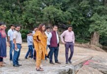 कलेक्टर सलाम ने छात्रावासों का किया औचक निरीक्षण…