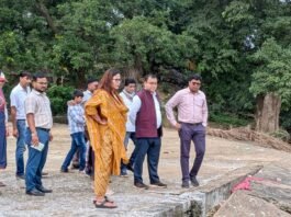 कलेक्टर सलाम ने छात्रावासों का किया औचक निरीक्षण…