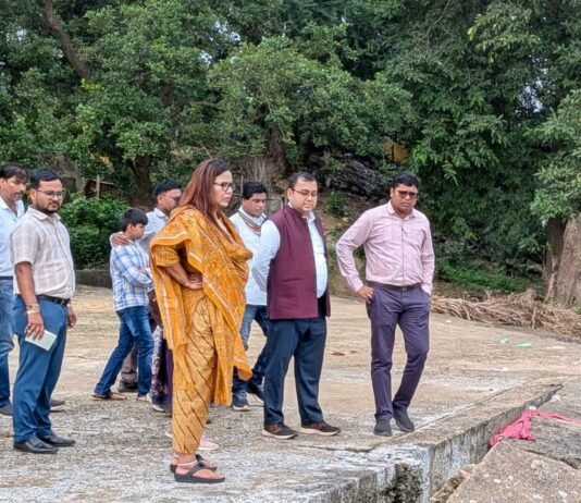 कलेक्टर सलाम ने छात्रावासों का किया औचक निरीक्षण…