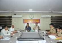 ब्लाइंड स्पॉट पर लगाए रिफ्लेक्टर, नशे में वाहन चलाने वालों के विरुद्ध करें कार्रवाई-कलेक्टर तनुजा सलाम…