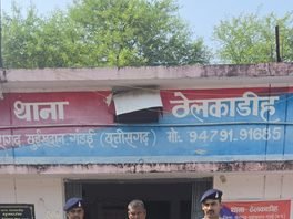 ड्राई डे पर थाना से महज 100 मीटर दूर 53 पौवा शराब! पुलिस कार्रवाई ने खड़े किए कई सवाल…