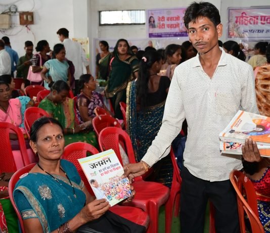राजनांदगाव : सेवा सेतु शिविर में जनसंपर्क विभाग के स्टॉल से नागरिकों को मिली जनकल्याणकारी योजनाओं की जानकारी…