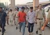 राजनांदगांव: गौवंश हत्या मामले में पकड़े गए संदेहियों का शहर में निकाला जुलूस..