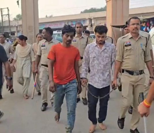 राजनांदगांव: गौवंश हत्या मामले में पकड़े गए संदेहियों का शहर में निकाला जुलूस..