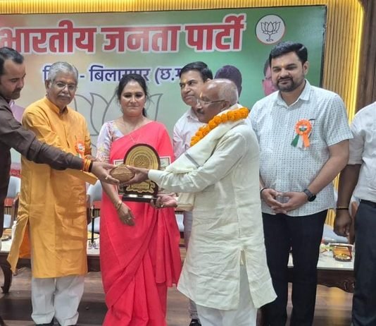 उत्कृष्ट शिक्षक सम्मान से विश्राम निर्मलकर ने बढ़ाया रजक समाज का गौरव, शिक्षा एवं समाज सेवा के क्षेत्र में उल्लेखनीय योगदान के लिए किया गया सम्मानित…
