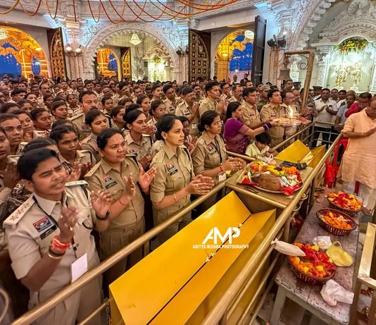 राजनांदगांव: नवरात्रि ड्यूटी सफलतापूर्वक संपन्न होने पर राजनांदगांव पुलिस ने मां बम्लेश्वरी के किए दर्शन…