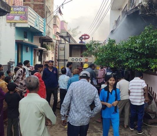 राजनांदगांव: नंदई रोड पर कॉटन सेंटर में लगी भीषण आग, महिला झुलसी, एम्बुलेंस से अस्पताल पहुंचाया…