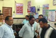 राजनांदगांव: संयुक्त संचालक डॉ. केके नाग तथा सीएमएचओ डॉ. नेतराम नवरतन ने सामुदायिक स्वास्थ्य केन्द्र डोंगरगांव एवं डोंगरगढ़ का किया निरीक्षण…