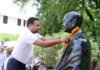 राजनांदगांव: अपर कलेक्टर ने राष्ट्रपिता महात्मा गांधी की प्रतिमा पर माल्यार्पण कर किया नमन…