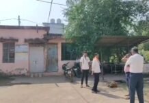 धमतरी : पितृ भोज से लौटते ही काल बना ट्रक,पिता और 12 साल के मासूम की मौके पर मौत,दूसरे बेटे की हालत नाजुक…