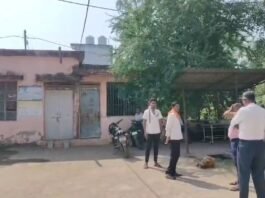 धमतरी : पितृ भोज से लौटते ही काल बना ट्रक,पिता और 12 साल के मासूम की मौके पर मौत,दूसरे बेटे की हालत नाजुक…